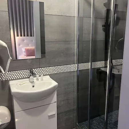 White Guest * Fátima