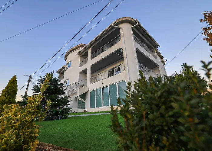 White Guest Фатима